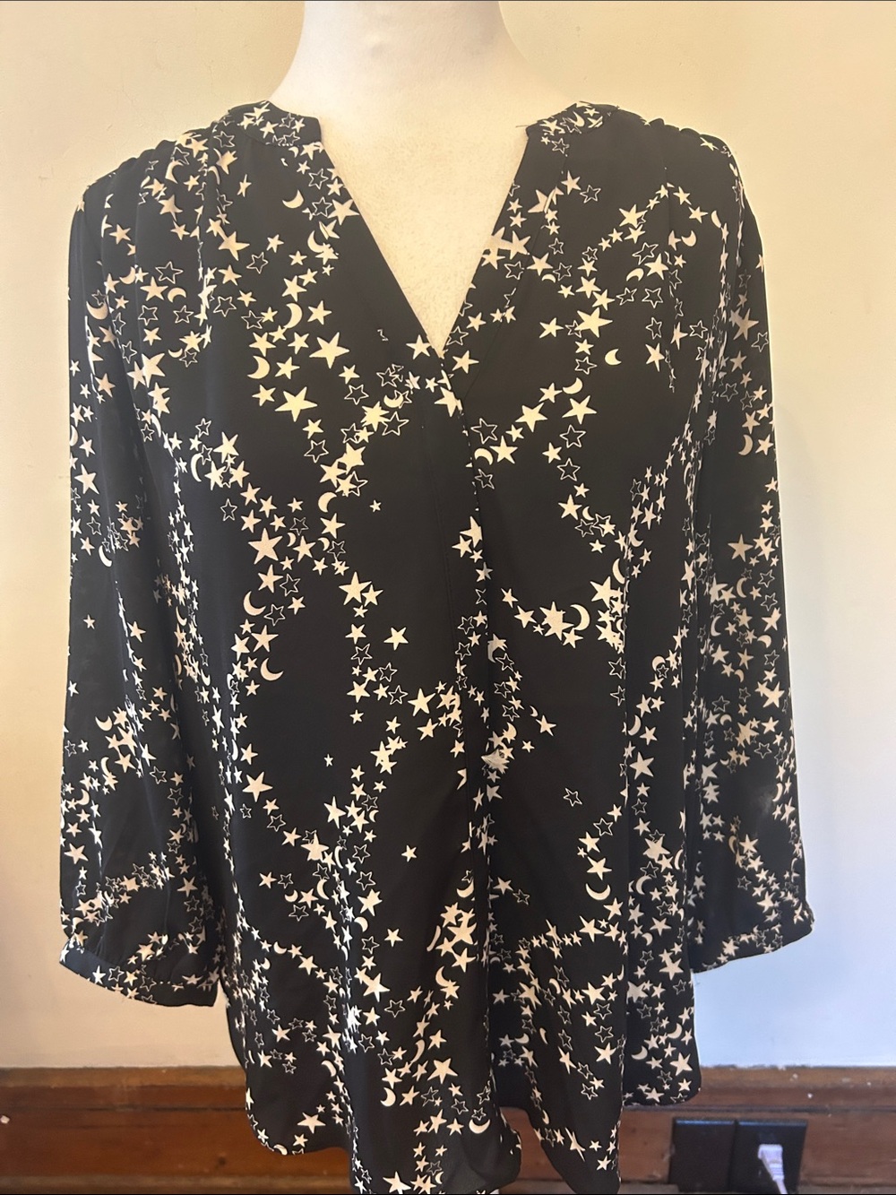 NYDJ black long sleeve button front moon stars blouse Size S EUC